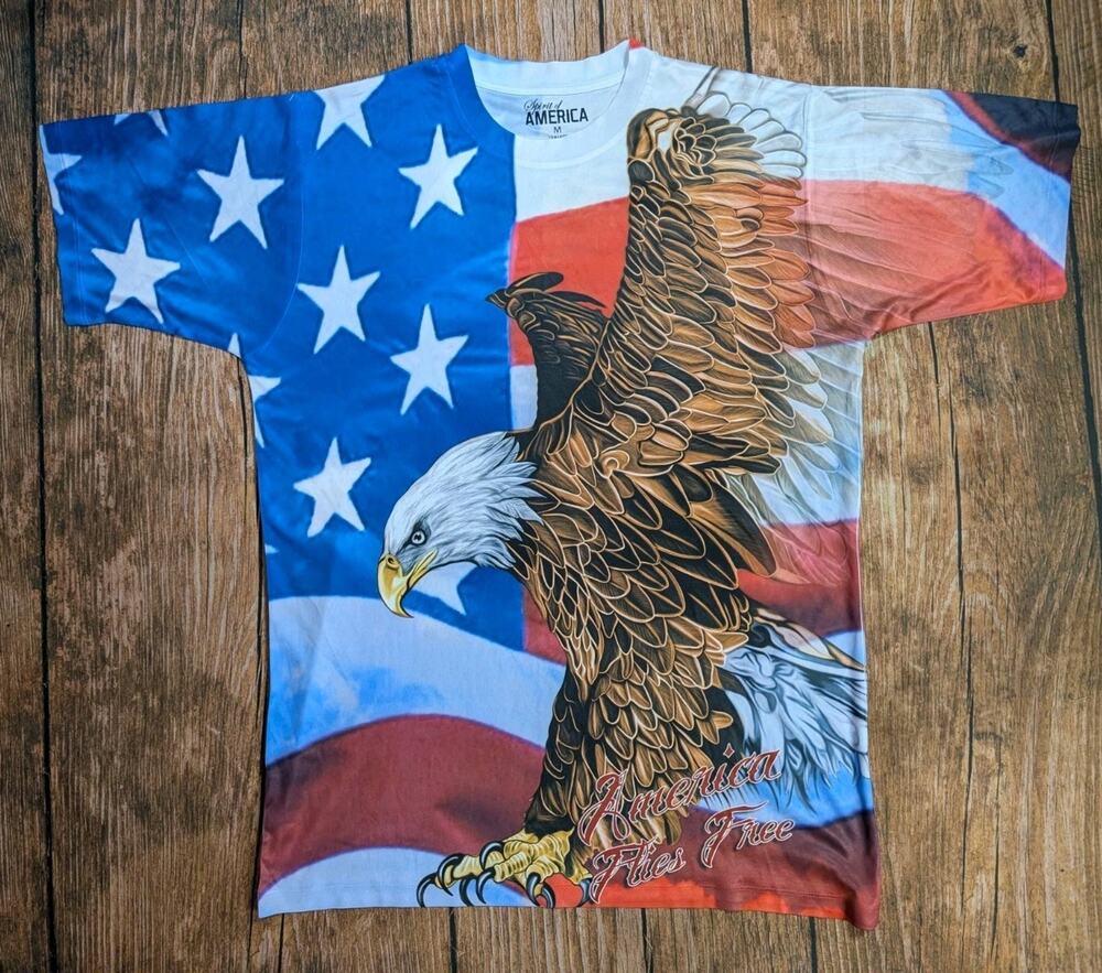 Patriotic Bald Eagle American Flag Flies Free Men's T-Shirt in Size Medium 250th